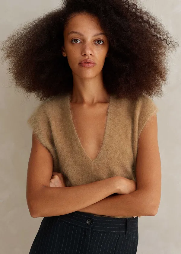 brushed_cashmere_v_neck_cropped_vest_6.webp ME+EM Brushed Cashmere V Neck Cropped Vest | Women Vests
